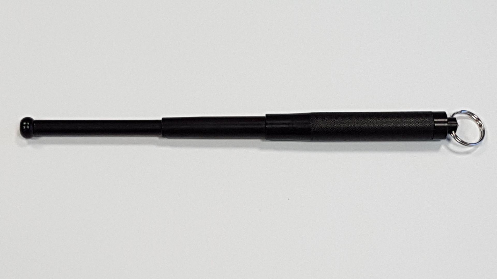 Matraque noire : long 14 cm fermée / 31 cm ouverte